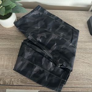 NWOT Athleta 7/8 camo leggings